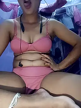 Snapshot of LOVE-R chatting on October 8, 2025, 2:47 pm LOVE-R online show from October 8, 2025, 2:47 pm