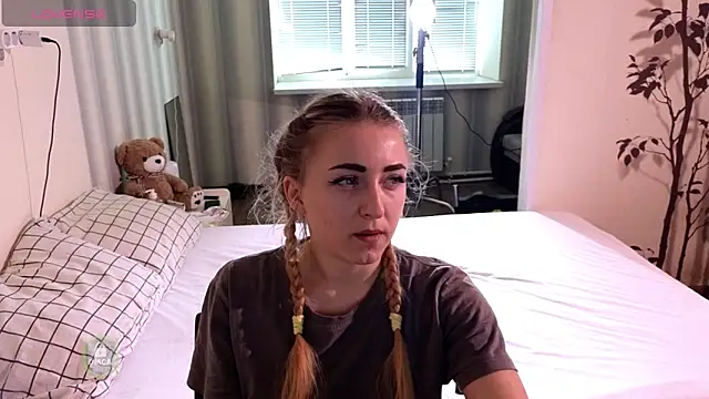 Snapshot of space_danger chatting on April 12, 2026, 6:29 am space danger online show from April 12, 2026, 6:29 am