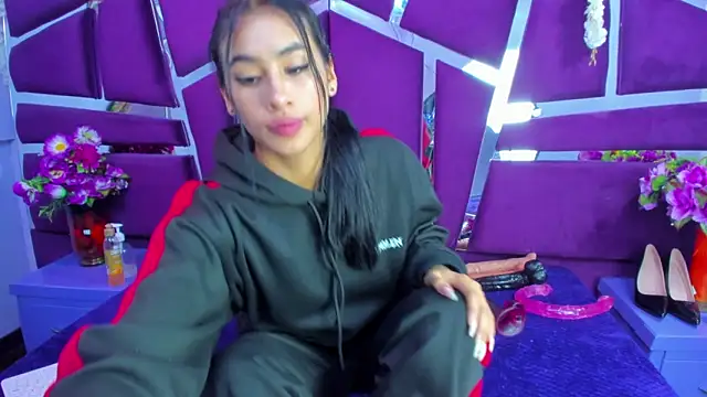 Miaa Davis  online show from February 25, 2026, 2:43 am