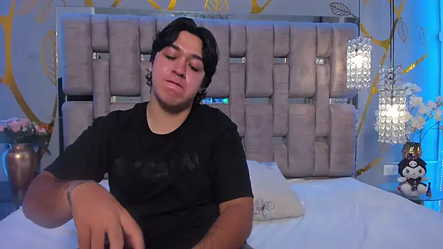 EmilyANDrew  online show from September 13, 2025, 4:45 am