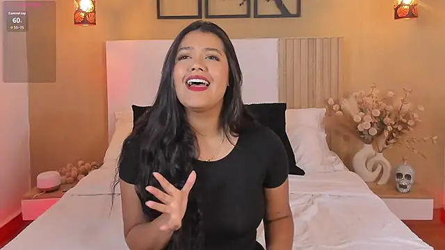 Camila Bustamante online show from October 16, 2025, 3:57 pm