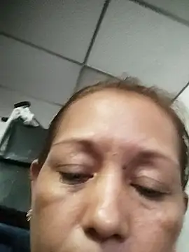 marinita13 online show from November 11, 2025, 10:43 pm