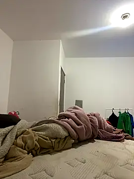 Snapshot of Chloe_Leaozinho chatting on October 15, 2025, 7:58 pm Chloe Leaozinho online show from October 15, 2025, 7:58 pm