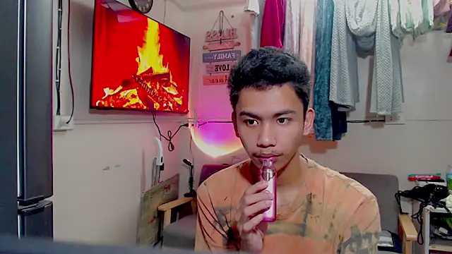Demure Asian143 online show from August 6, 2026, 4:58 am