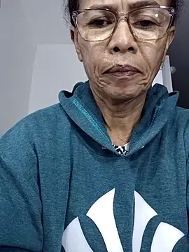 Snapshot of Merybeks chatting on April 9, 2026, 9:36 am Merybeks online show from April 9, 2026, 9:36 am