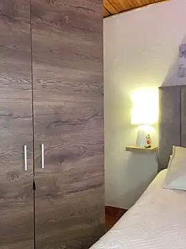 juliana-mancini online show from September 10, 2025, 5:13 pm