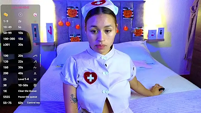 juliana-mancini online show from October 30, 2025, 6:19 pm