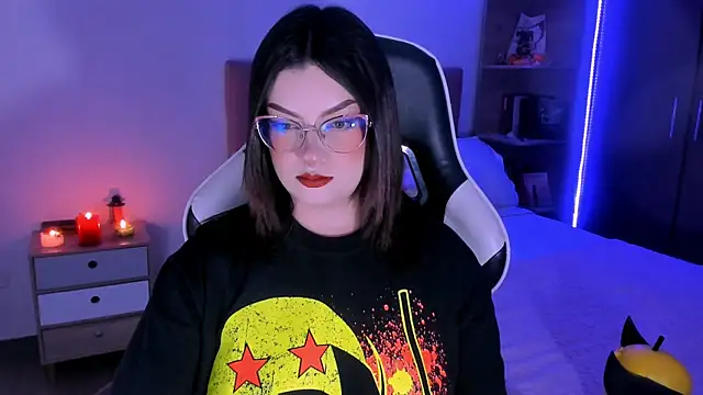 OphelianaRose33 online show from November 24, 2025, 10:20 pm