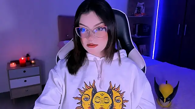 OphelianaRose33 online show from November 25, 2025, 10:32 pm