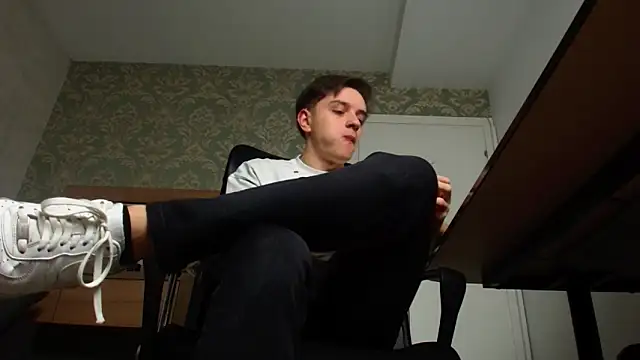 FelixStarkk online show from November 8, 2025, 5:40 am