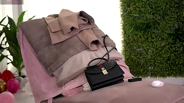 FreyaHeart online show from March 8, 2026, 6:17 am