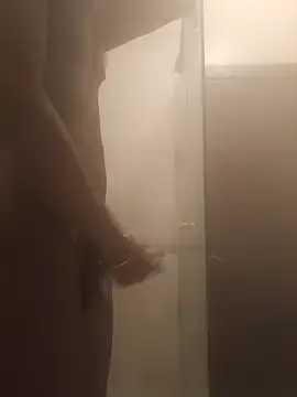 Snapshot of Fizozoo chatting on November 16, 2025, 7:52 pm Fizozoo online show from November 16, 2025, 7:52 pm