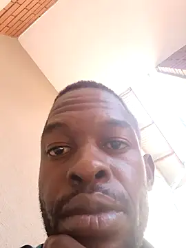 Snapshot of Fizozoo chatting on November 25, 2025, 12:38 pm Fizozoo online show from November 25, 2025, 12:38 pm