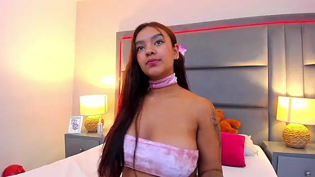 GabyMoreau online show from November 28, 2025, 8:11 pm