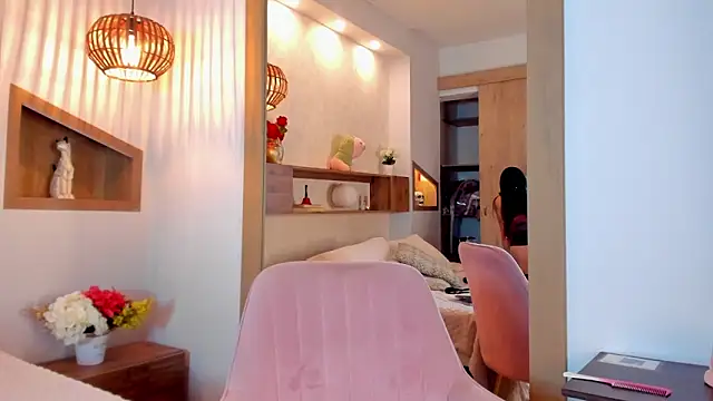 Emilly Beaumont online show from January 7, 2026, 1:13 pm