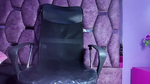 Emy Latin online show from November 24, 2025, 8:08 pm