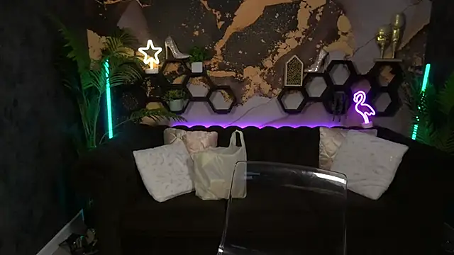 DiamondGoldie online show from September 14, 2025, 8:46 am