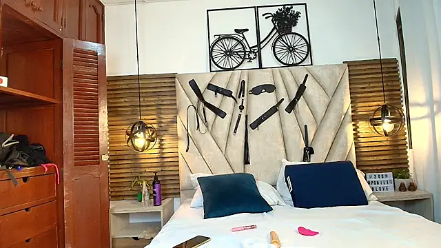 Cinthiabaker online show from November 17, 2025, 11:38 am