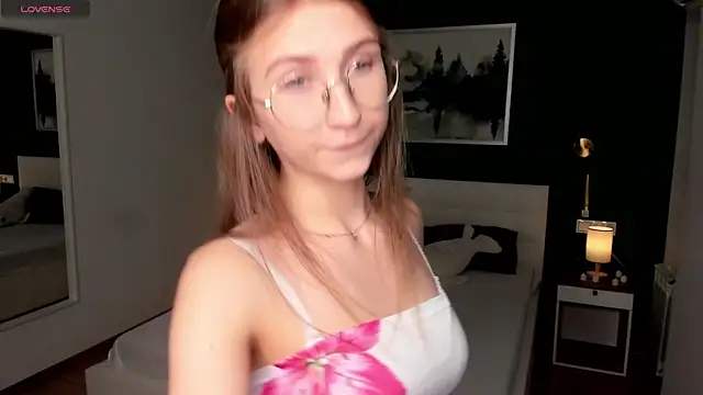 Snapshot of EditaBand chatting on November 11, 2025, 7:25 pm EditaBand online show from November 11, 2025, 7:25 pm