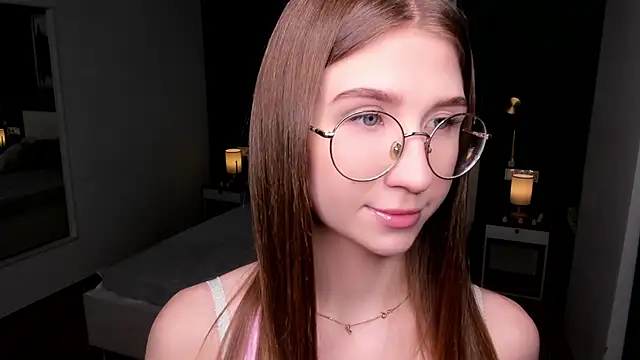 Snapshot of EditaBand chatting on December 5, 2025, 7:10 pm EditaBand online show from December 5, 2025, 7:10 pm