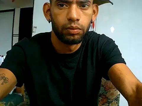 Negritohot2828 online show from April 5, 2026, 2:14 pm