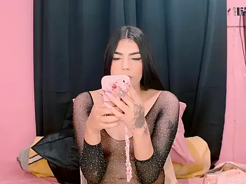 Snapshot of _crystal23_ chatting on October 11, 2025, 4:44 am  crystal23  online show from October 11, 2025, 4:44 am