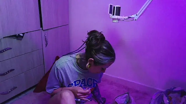 vainilla doll online show from April 7, 2026, 2:45 am