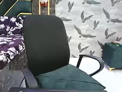 Urlove lily online show from June 8, 2026, 1:28 am