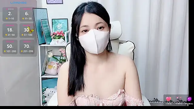 phuongnhi  online show from May 16, 2026, 9:28 am