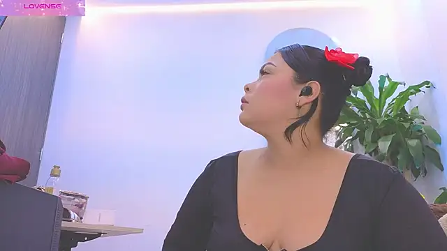 Daisy Price online show from March 26, 2026, 10:21 am