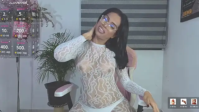 Snapshot of Queen_Morena chatting on July 15, 2026, 1:55 am Queen Morena online show from July 15, 2026, 1:55 am