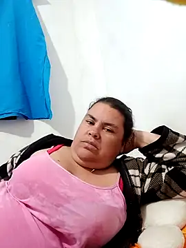 yaneth  online show from October 18, 2025, 10:54 pm