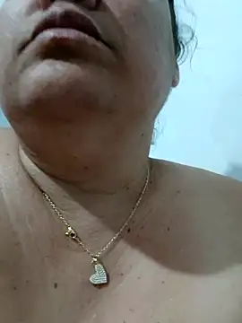 yaneth  online show from November 7, 2025, 11:49 pm