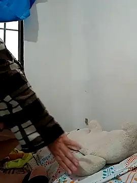 yaneth  online show from November 17, 2025, 11:38 am