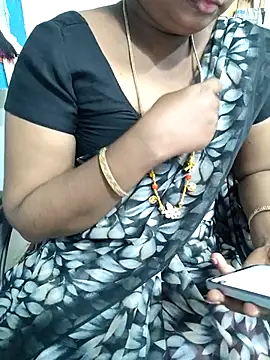 Snapshot of lolida69thamil chatting on October 6, 2025, 5:43 pm lolida69thamil online show from October 6, 2025, 5:43 pm