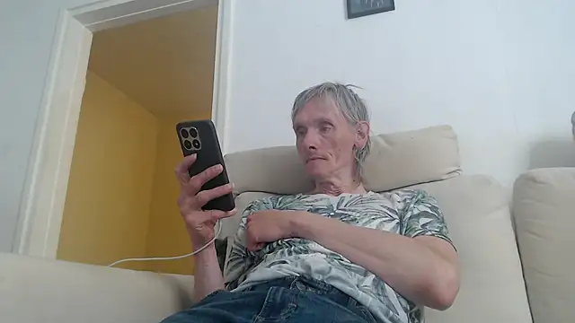 k74robert online show from November 4, 2025, 9:30 am