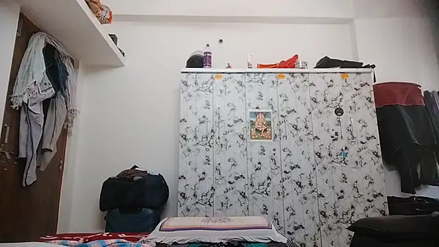 Snapshot of Rahulisagoodguy chatting on October 13, 2025, 10:59 am Rahulisagoodguy online show from October 13, 2025, 10:59 am