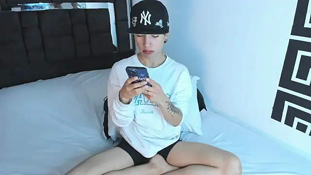 Snapshot of Thiago_Divine_ chatting on September 25, 2025, 3:38 pm Thiago Divine  online show from September 25, 2025, 3:38 pm