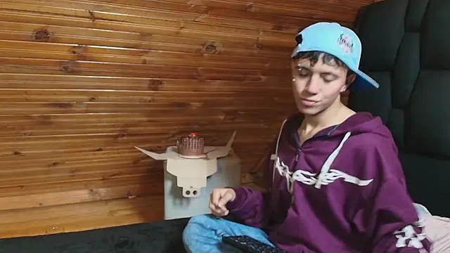 Snapshot of Thiago_Divine_ chatting on October 30, 2025, 5:20 am Thiago Divine  online show from October 30, 2025, 5:20 am