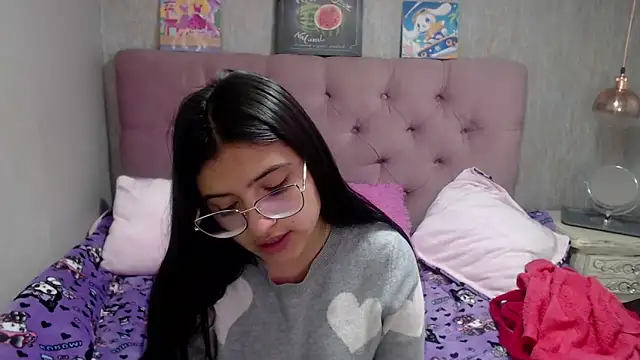 laurenelove online show from September 12, 2025, 2:44 am