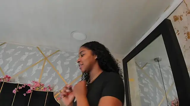 LisaMendez online show from April 15, 2026, 3:57 am