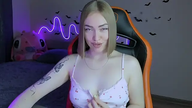 LaraKrein lk online show from October 26, 2025, 1:06 pm