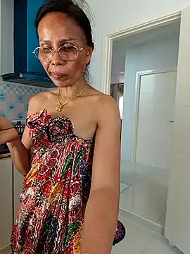 Mama Eva 1 online show from April 6, 2026, 4:46 am