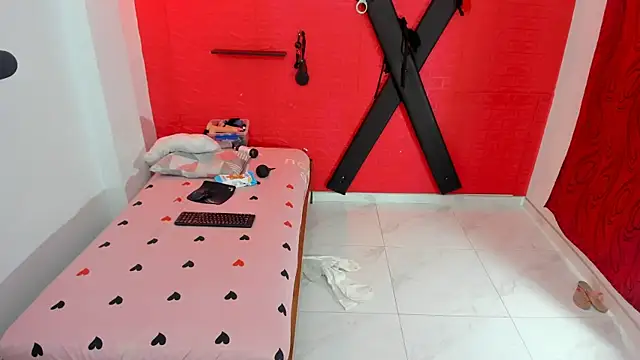 Snapshot of bdsmforever18 chatting on July 16, 2026, 1:33 am bdsmforever18 online show from July 16, 2026, 1:33 am