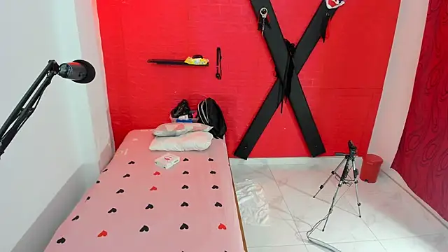 Snapshot of bdsmforever18 chatting on August 7, 2026, 1:51 am bdsmforever18 online show from August 7, 2026, 1:51 am