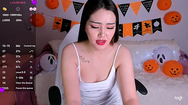 Momo Ayase  online show from November 1, 2025, 2:19 pm