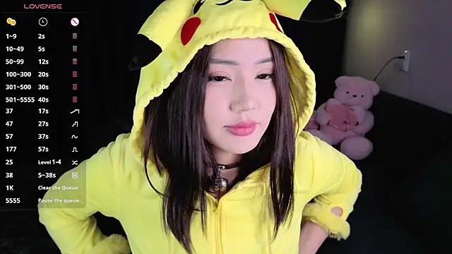 Momo Ayase  online show from May 23, 2026, 3:27 pm