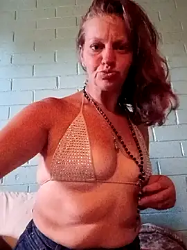 IrishGoddess69247 online show from June 7, 2026, 4:44 pm