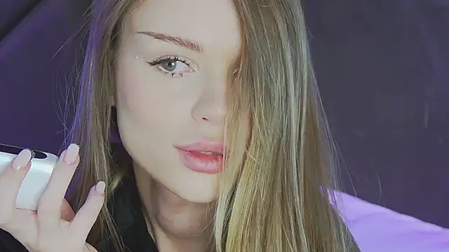 MarilynNova online show from February 6, 2026, 4:39 am