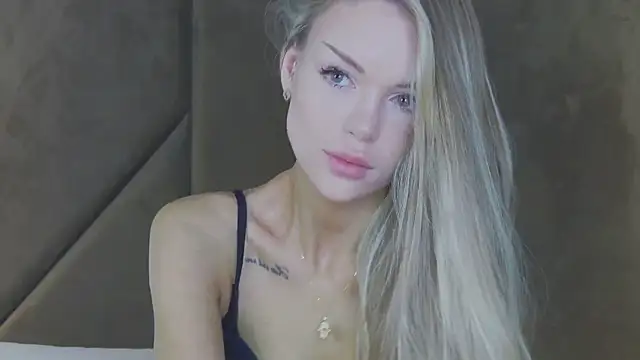 Snapshot of MarilynNova chatting on May 17, 2026, 4:32 am MarilynNova online show from May 17, 2026, 4:32 am